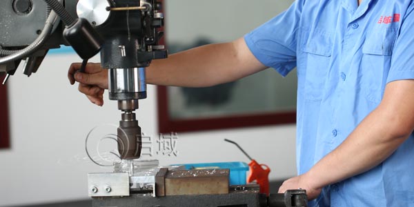 鋁型材打孔 鋁型材打孔