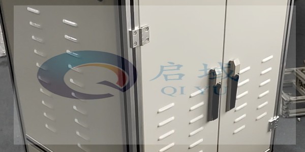 工業鋁型材框架上面要如何安裝鈑金件？