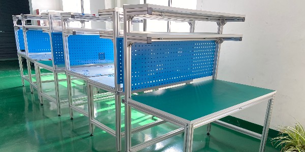 鋁型材工作桌會用到哪些裝飾配件？